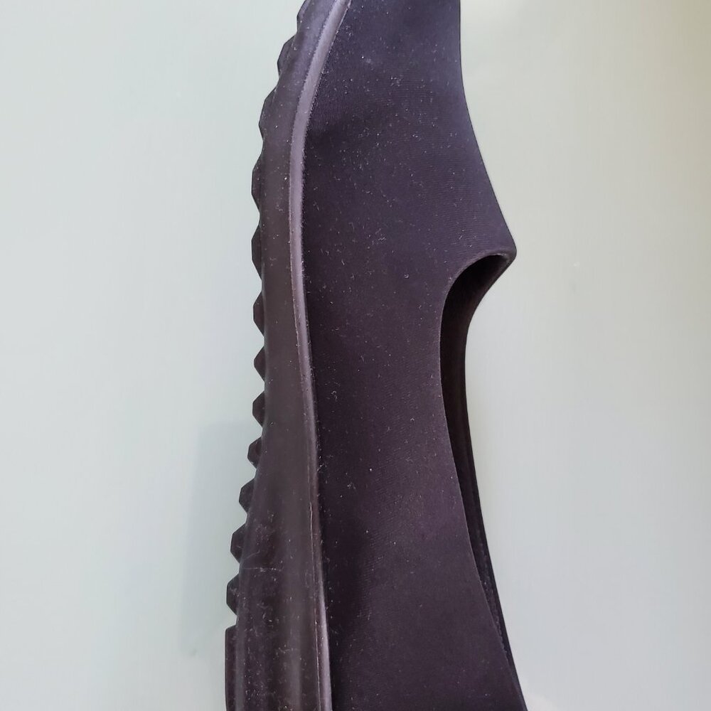 Shoes - Picture 2 of 5